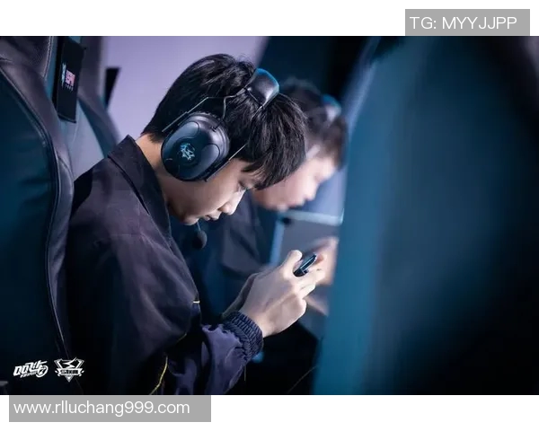 RNG战队荣耀之路:从崛起到巅峰的传奇历程全景回顾 RNG战队荣耀之路:从崛起到巅峰的传奇历程全景回顾